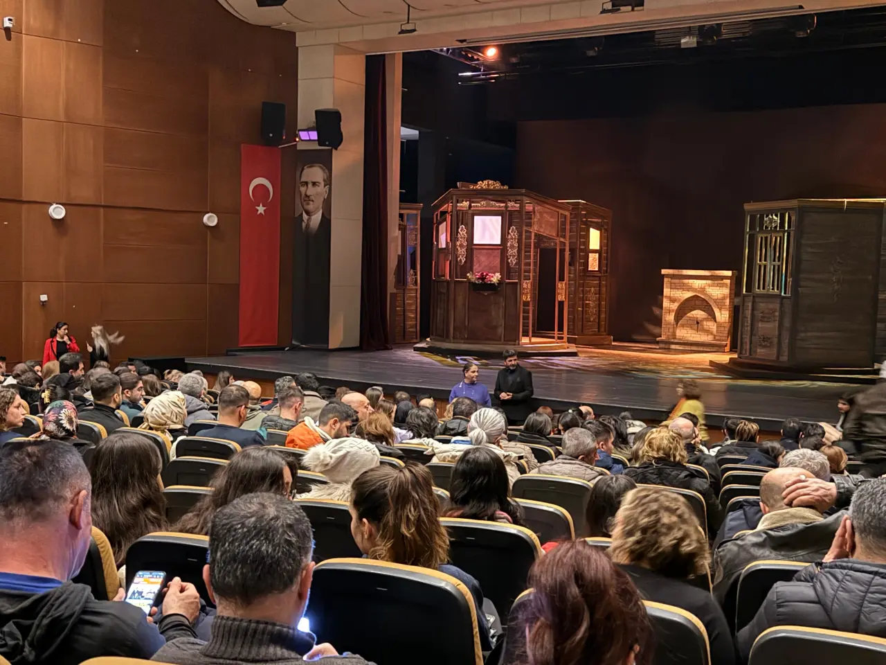 Malatya Kongre ve Kültür Merkezi tiyatro seyircisi