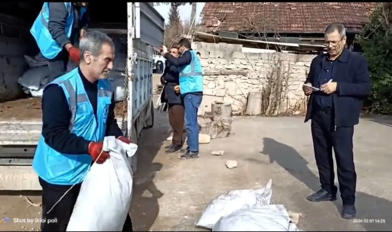 Dilek Eğitim Derneği kömür dağıtımı