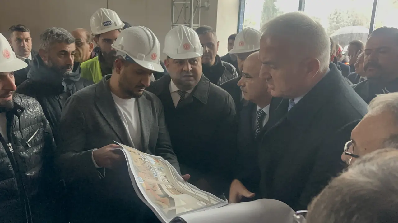 Bakan Mehmet Nuri Ersoy Sabancı Kültür Merkezi inşaat incelemesi