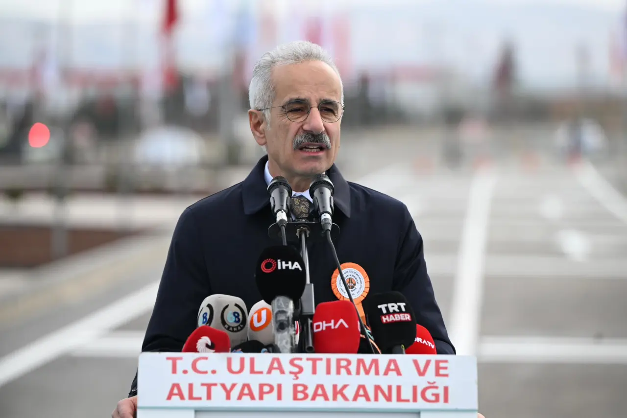 Ulaştırma ve Altyapı Bakanı Abdulkadir Uraloğlu