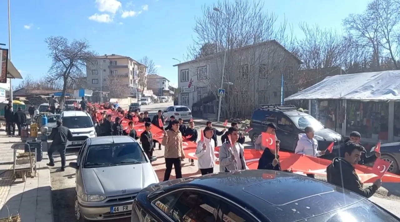 Dilek Mahallesi bayrak korteji yürüyüşü