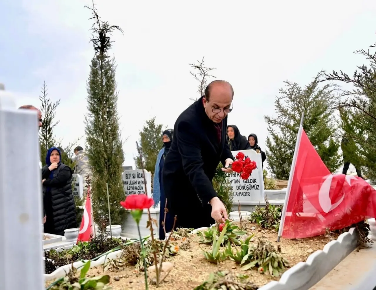 İlhan Geçit ve Seddar Yavuz Malatya deprem şehitliği ziyareti