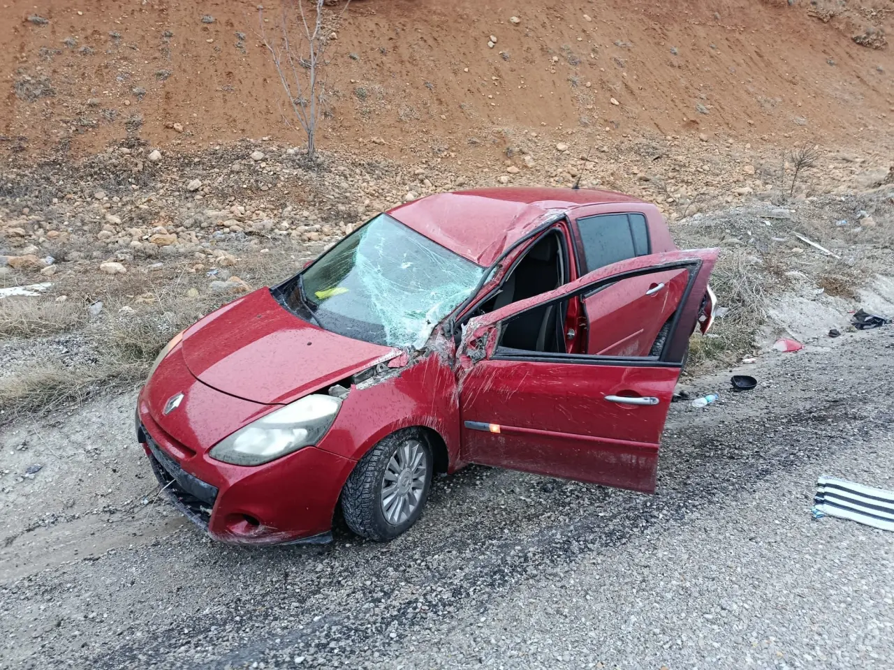 Doğanşehir Suçatı mevkii trafik kazası şarampole devrilen araç