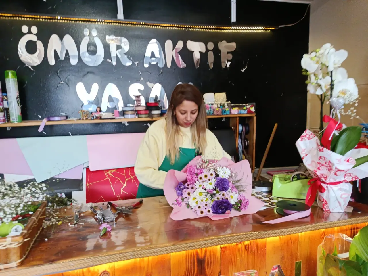 Darende Sevgililer Günü çiçeği hazırlayan çiçekçi
