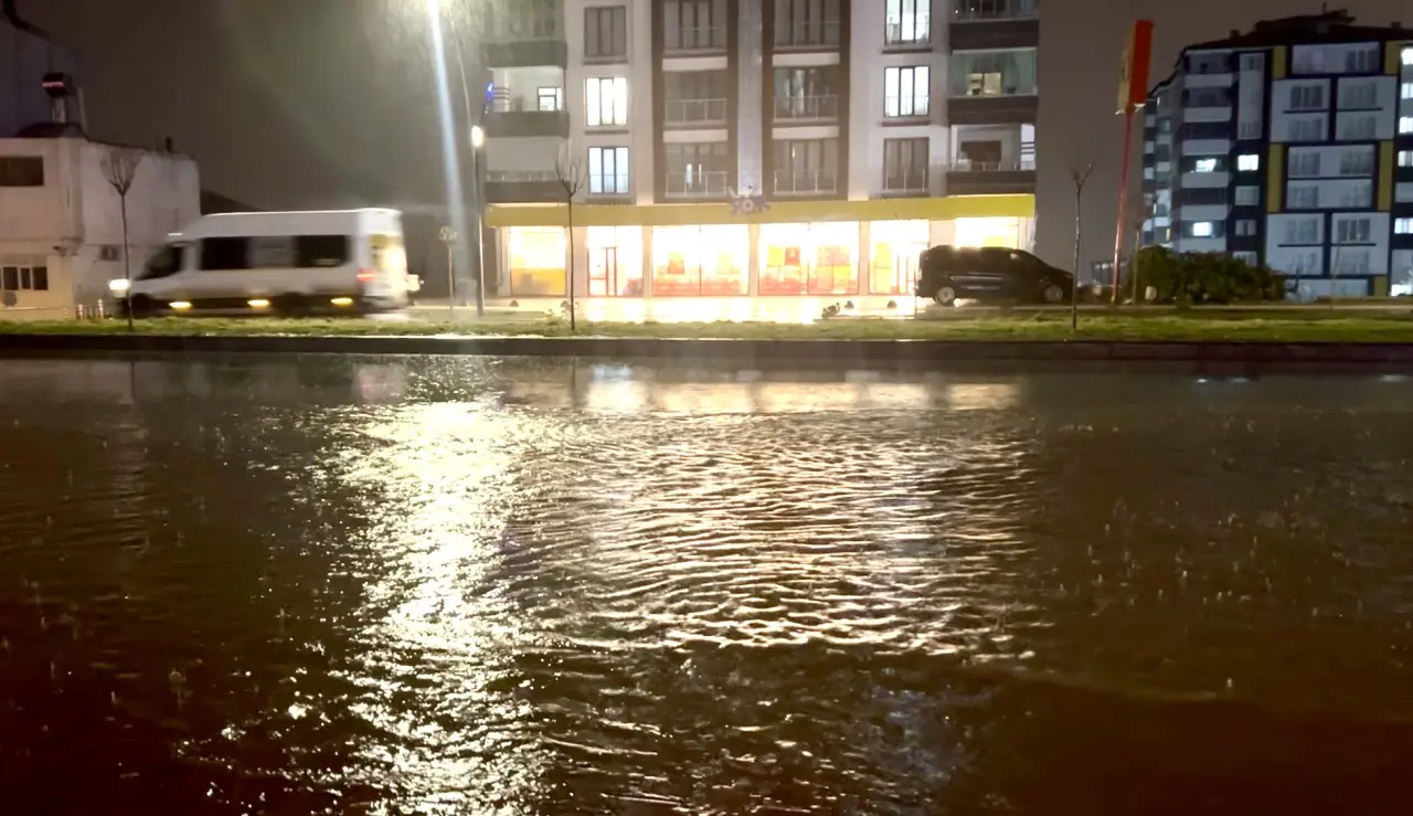 Malatya sağanak yağış su basan yollar