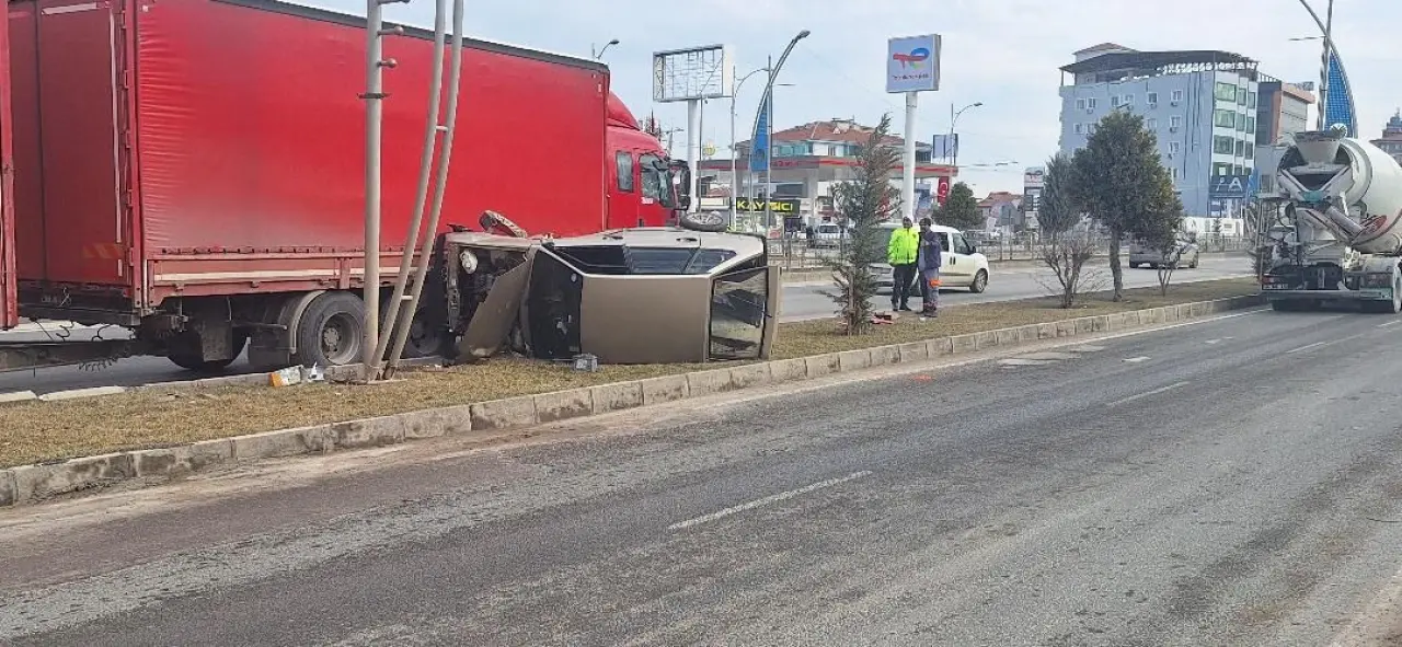 Malatya çevre yolu kaza yan yatan otomobil