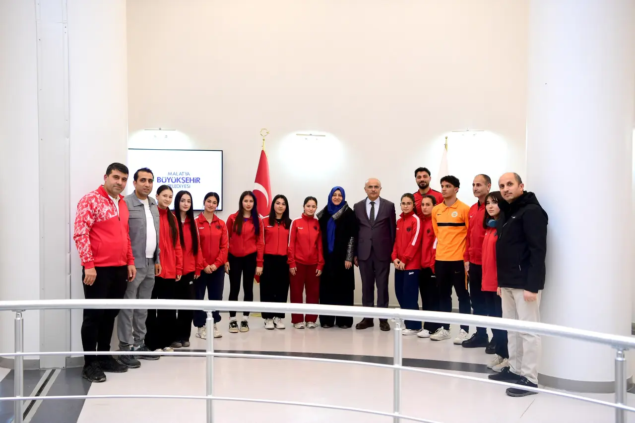 Sami Er şampiyon sporcuları kabul etti