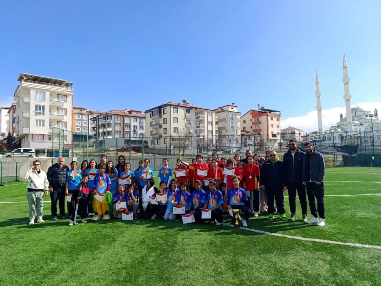 Yıldız kızlar hokey turnuvası şampiyonları