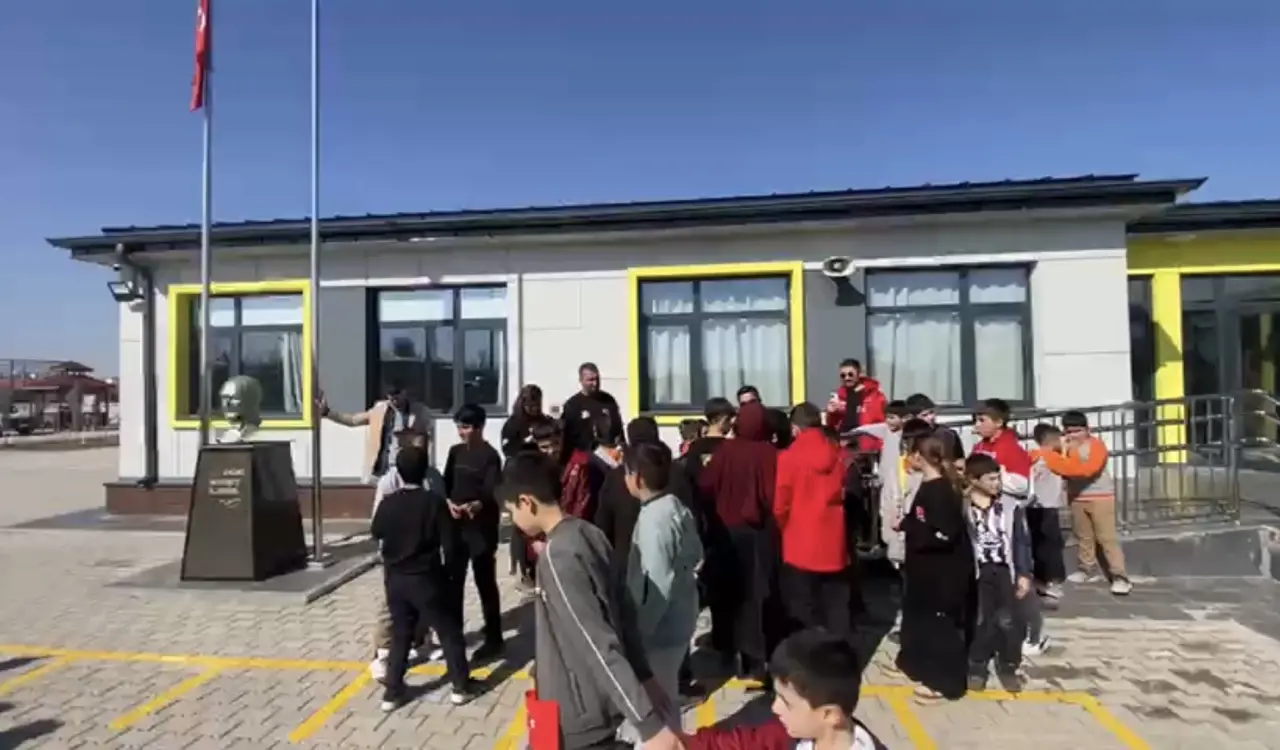 Malatya Offroad ekibi Tepeköy İlkokulu yardım