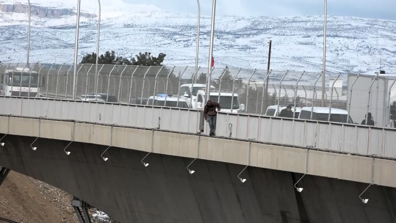 Malatya Beylerderesi Viyadüğü polis ikna çalışması ve intihar girişimi