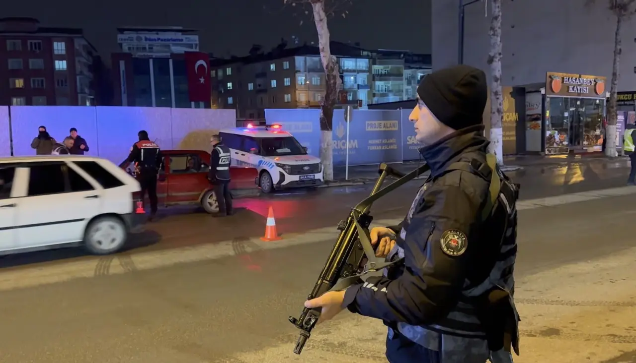 Malatya 13 ilçede eş zamanlı asayiş ve trafik kontrolü personeli