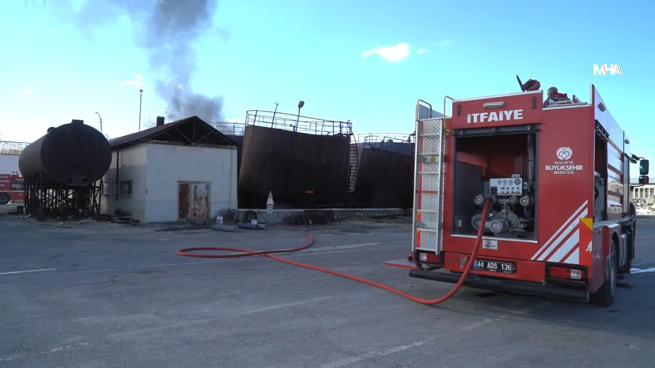 Malatya Yeşilyurt Yakınca Karayolları Şefliği sahası yangın anı