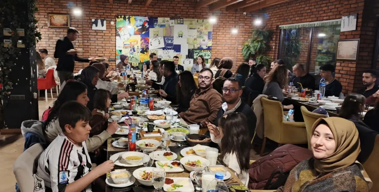 Kariyer Büro Sen Doğu ve Güneydoğu Anadolu Şubesi iftar programı ve sendika üyeleri.