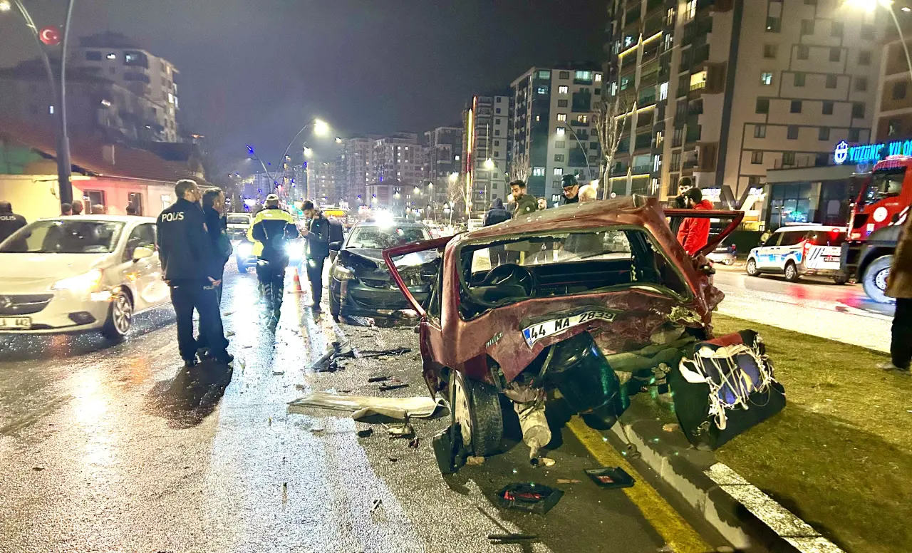 Yeşilyurt Tecde Mahallesi'nde meydana gelen trafik kazası