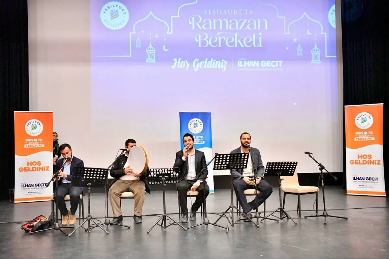 Yeşilyurt Belediyesi'nin öğrenci yurtlarında düzenlediği Ramazan etkinliği, ney dinletisi ve ödül töreni.