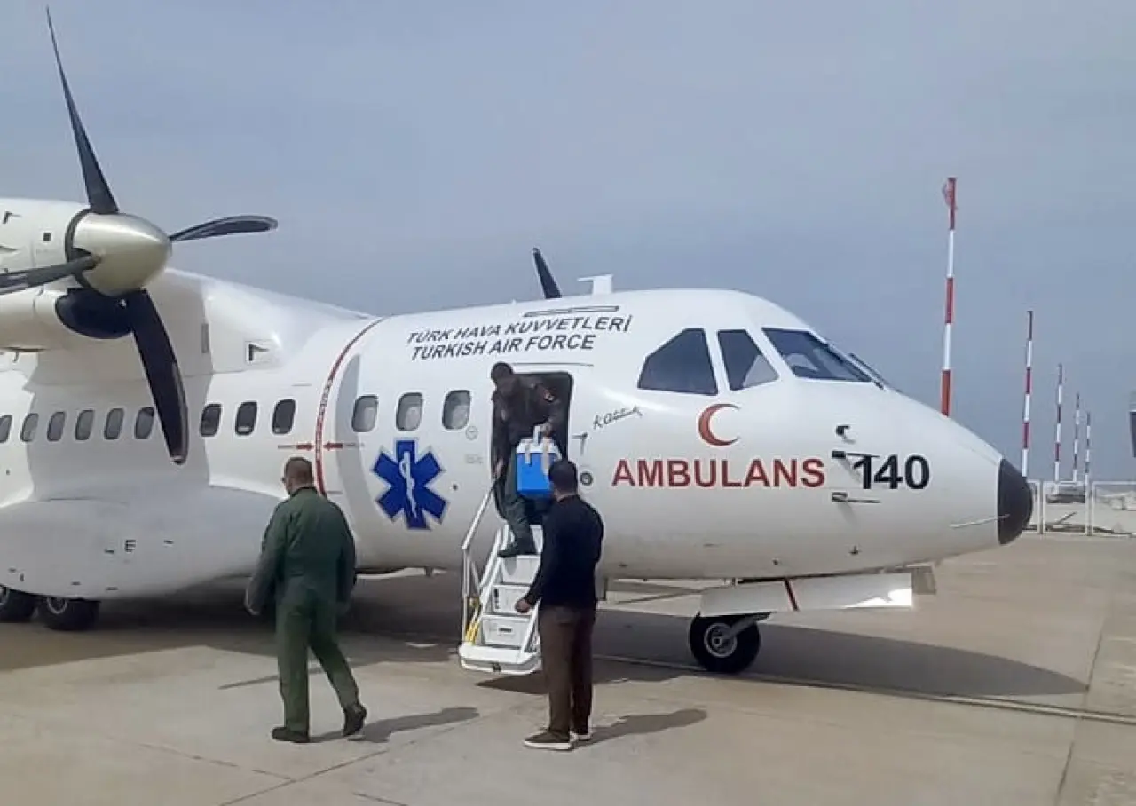 ürk Hava Kuvvetleri askeri ambulans uçağının İzmir'den Malatya'ya gerçekleştirdiği acil organ nakli transferi.
