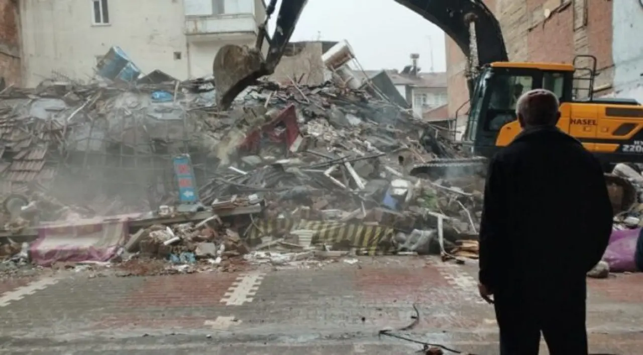 6 Şubat depremlerinde Malatya Battalgazi'de yıkılan Bilginler Apartmanı davasının görüldüğü Malatya Adliyesi.