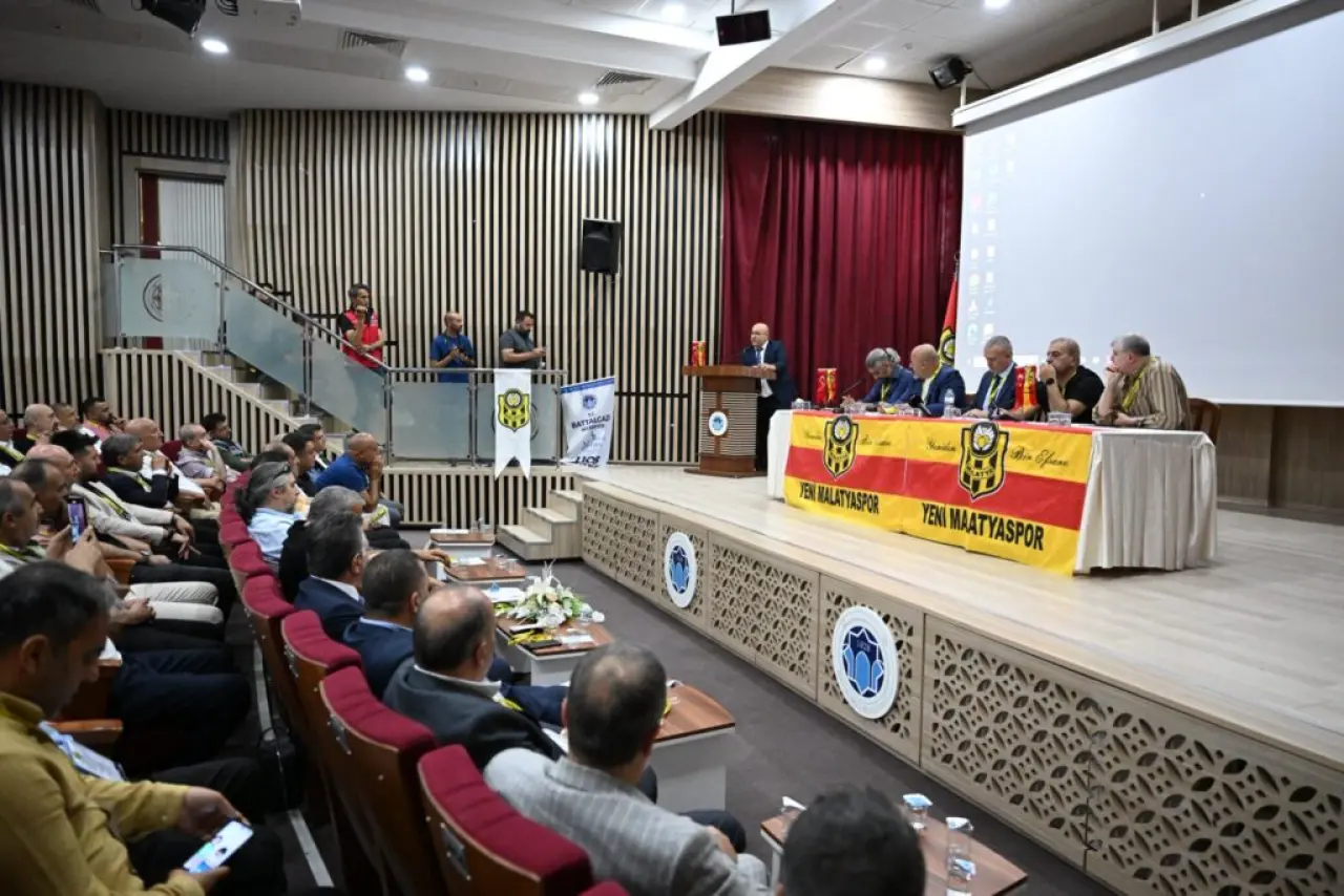 Yeni Malatyaspor Kulübü’nün olağanüstü genel kurul toplantısının yapılacağı Battalgazi Belediyesi Konferans Salonu.