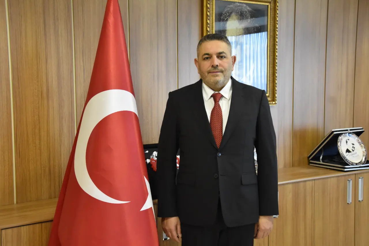 MTSO Yönetim Kurulu Başkanı Oğuzhan Ata Sadıkoğlu, Malatya'da yerinde dönüşüm projelerindeki hak ediş gecikmeleri ve inşaat sorunlarını meclis toplantısında dile getirdi