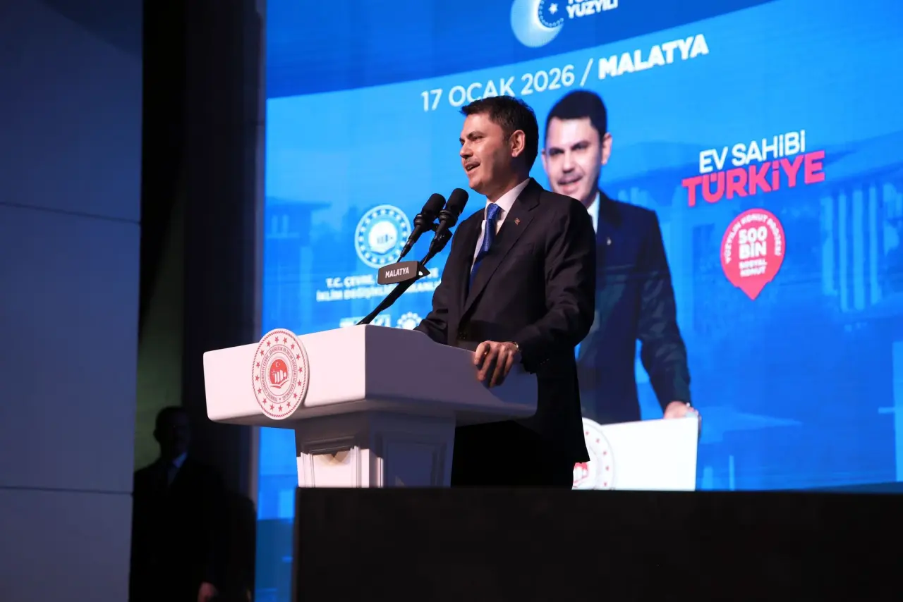 Resmi Gazete'de yayımlanan yeni düzenlemeyle deprem bölgesinde yerinde dönüşüm hibe ve kredileri güvence altına alındı, Hazine taşınmazlarında faizsiz taksit imkanı getirildi