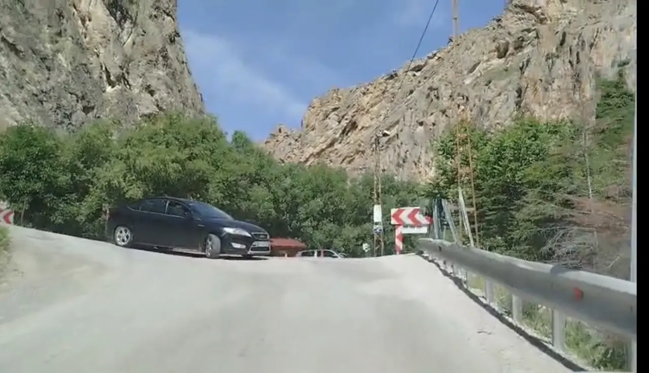 Darende Günpınar yolu trafik yoğunluğu ve dar virajlar
